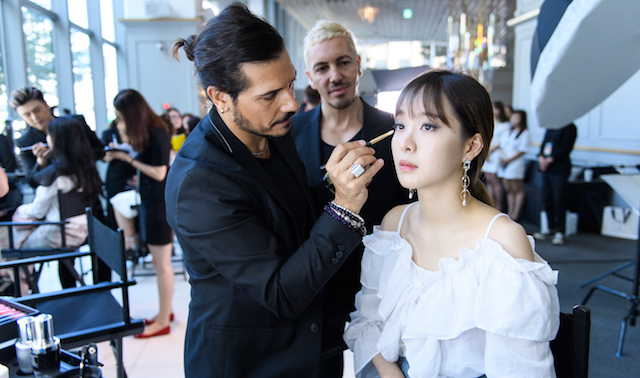 LANCÔME National Make-up Artists showcase their expertise during an intimate makeover session with Chinese KOLs 2