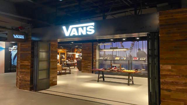 Vans Harbour City reopens - Inside Retail