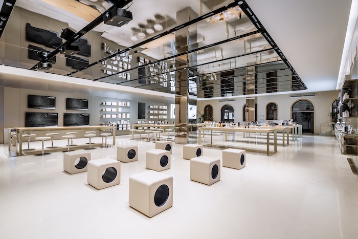 Honor flagship store in China focuses on experience - Inside