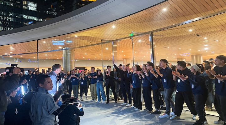 Tim Cook opens new Apple store in Shanghai