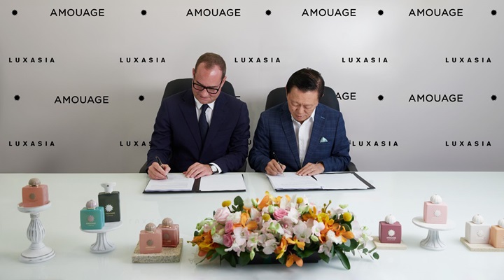 executives signing partnership