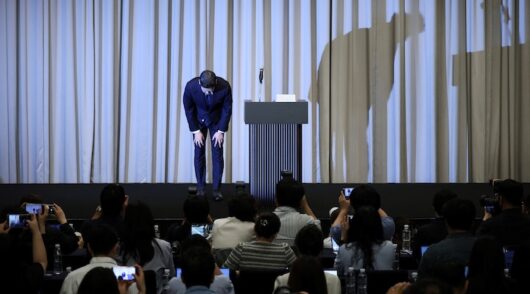 Shinsegae Group chairman Chung Yong-jin bows while making a public apology.