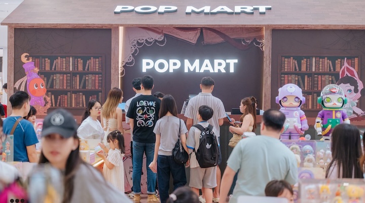 Pop Mart customers in store