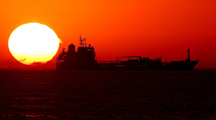 Strait of Hormuz Disruptions Drive 8-12% Shipping Cost Surge for Cross-Border Sellers